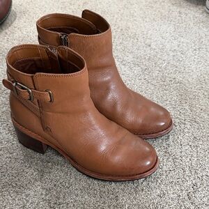 Clark’s Elegant Tan Ankle Booties